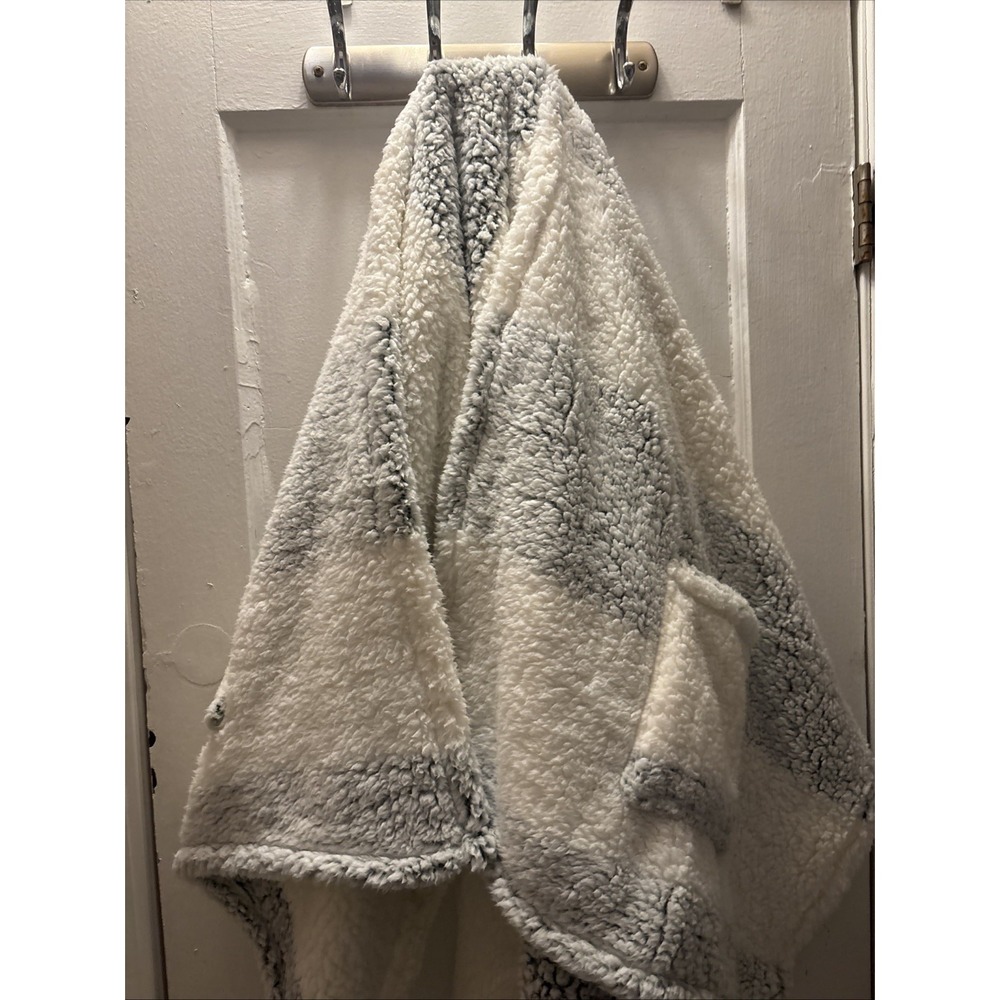Premier Comfort‎ Cozy Sherpa Wrap With Pockets One Size. 50" X 60" Nwt.